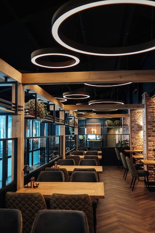 供应早餐、午餐和晚餐,地方菜