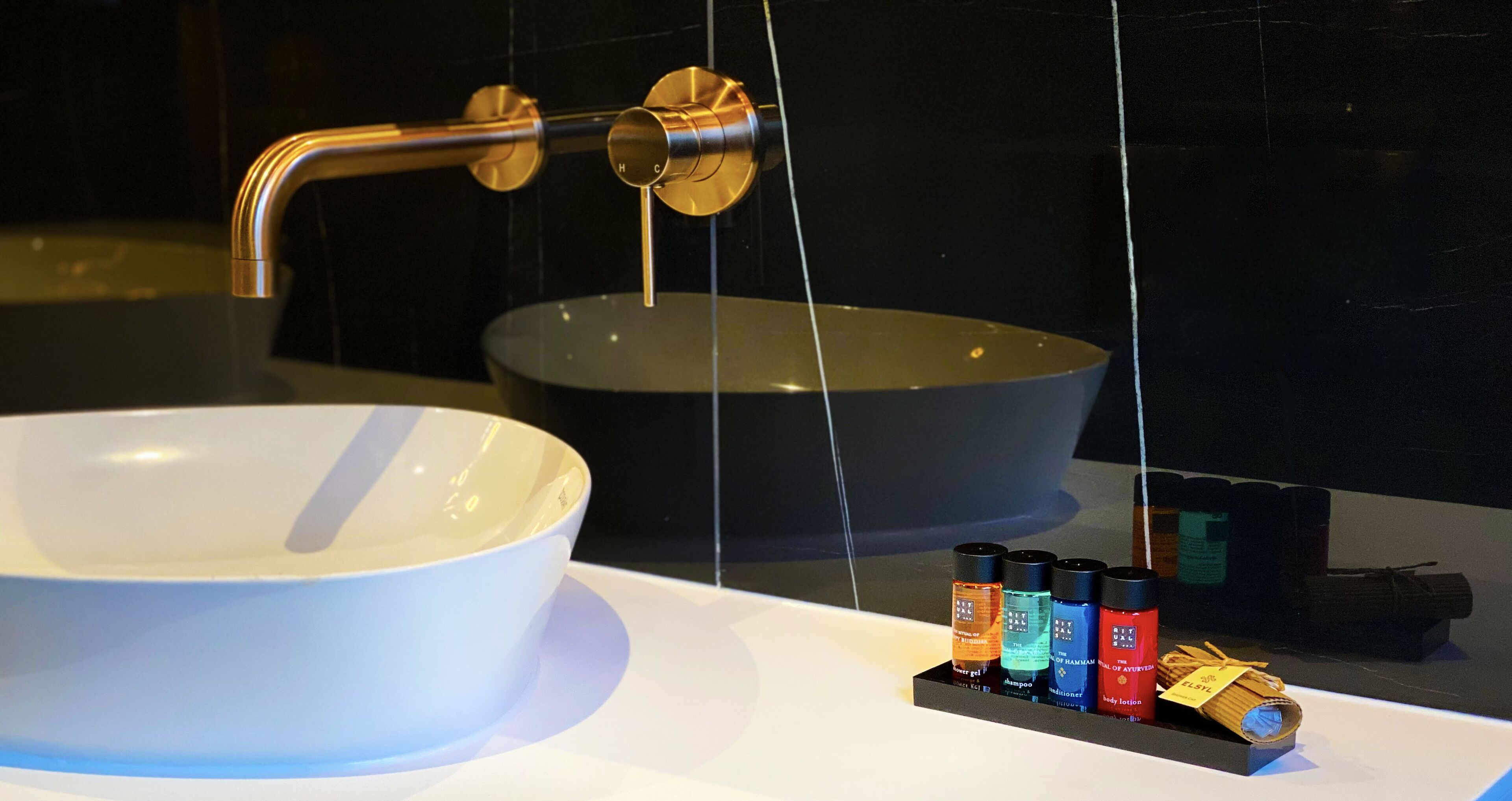 executive suite, 1 bedroom | bathroom | shower, rainfall showerhead, free toiletries, hair dryer