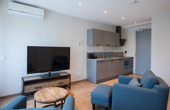 32-inch flat-screen TV with digital channels, TV