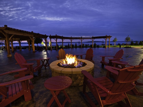 1000 Islands Harbor Hotel