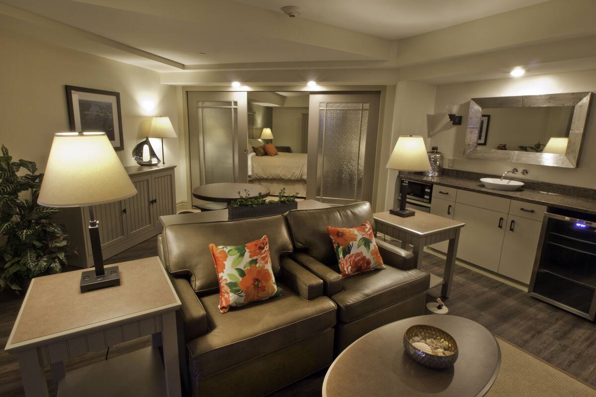 admiral suite | in-room safe, desk, iron/ironing board, free wifi