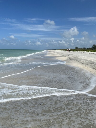 Tropical Winds Motel & Cottages