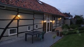 Front of property – evening/night - B&B Rikkeshoeve (Sint-Truiden)