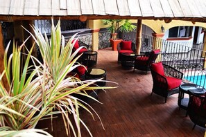 Bar (trong khuôn viên)