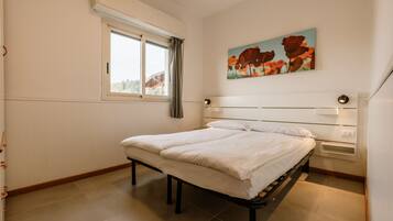 In-room safe, soundproofing, WiFi (free), bed sheets