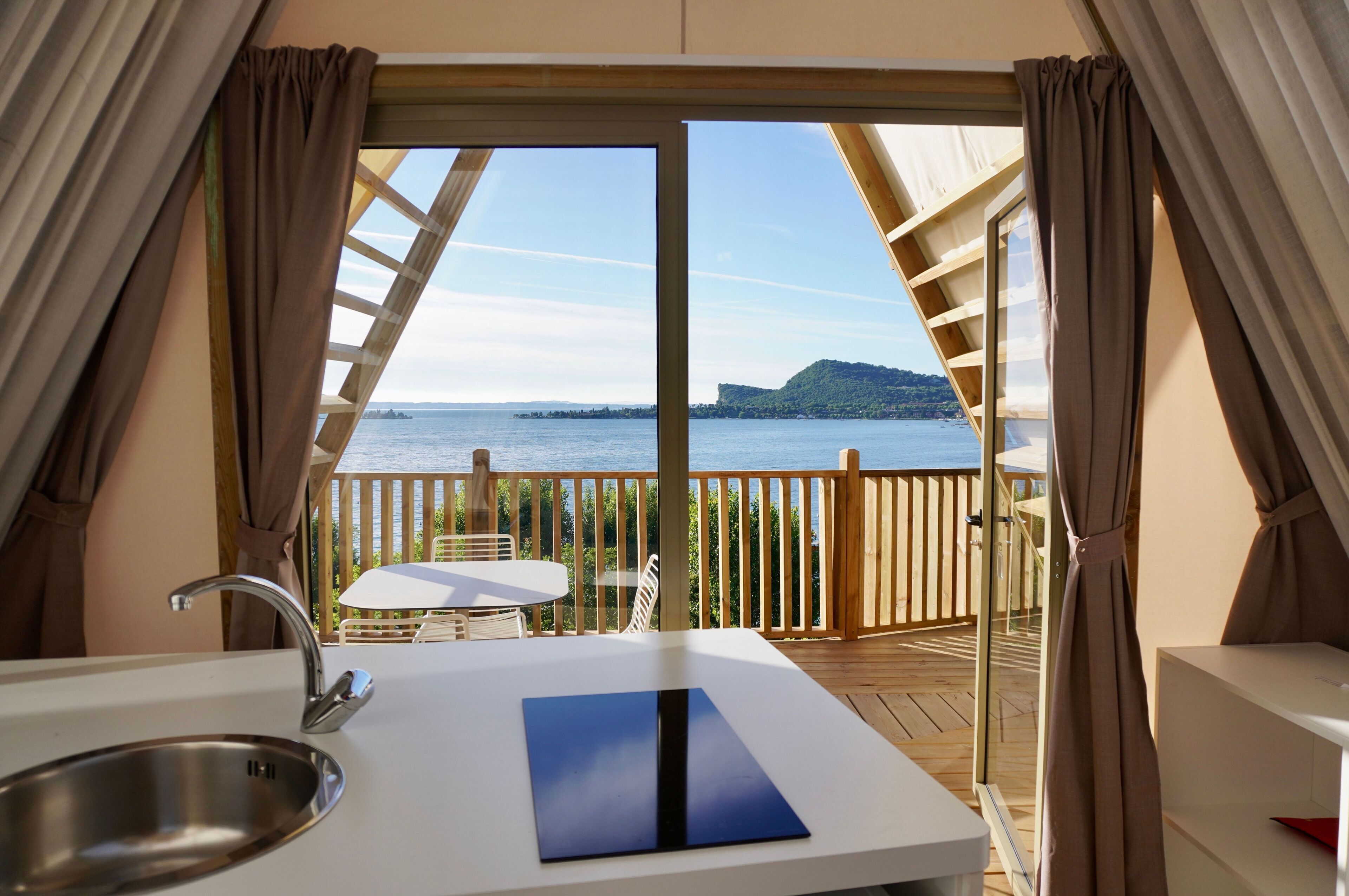 Tente Panoramique | Coin séjour | Télévision LCD