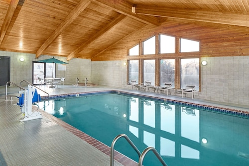 AmericInn by Wyndham Burlington