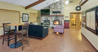 AmericInn by Wyndham Burlington