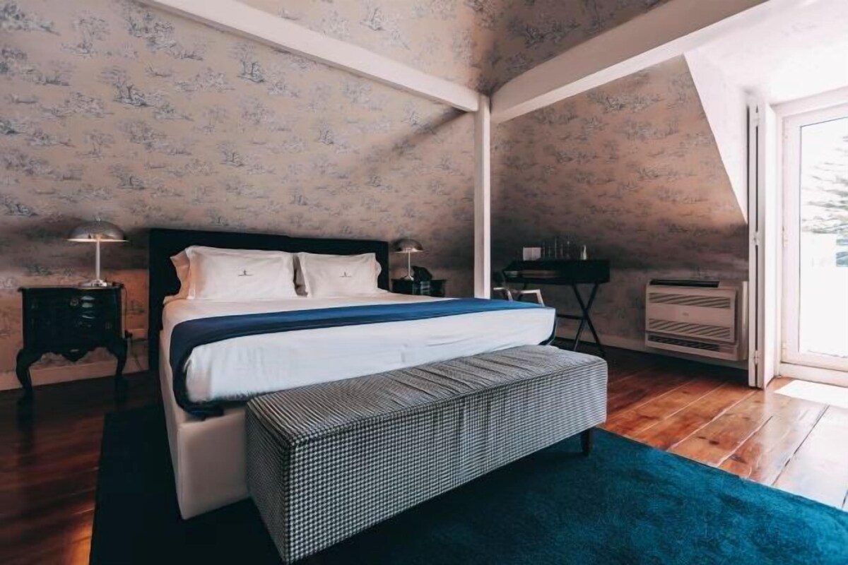 Egyptian cotton sheets, premium bedding, memory-foam beds, minibar