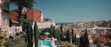 Outdoor pool, pool loungers