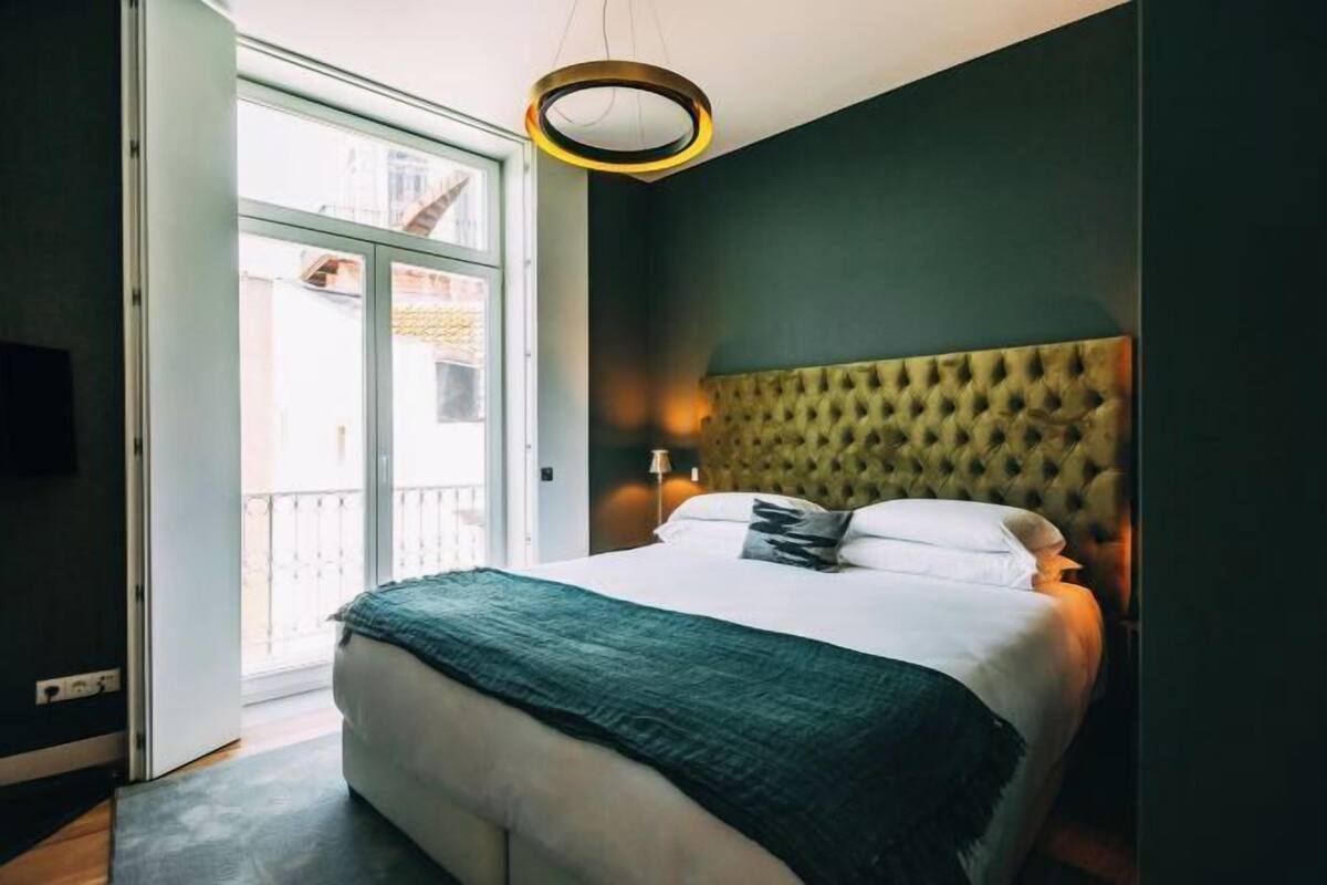 Egyptian cotton sheets, premium bedding, memory-foam beds, minibar