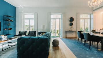 Appartement, 2 chambres, baignoire à jets | Coin séjour | Télévision LCD de 24 pouces avec chaßnes par cùble, télévision