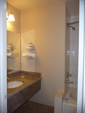 Free toiletries, hair dryer, towels - Rainbow Inn - Near Adventure City (Anaheim)