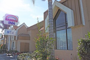 Front of property - Rainbow Inn - Near Adventure City (Anaheim)