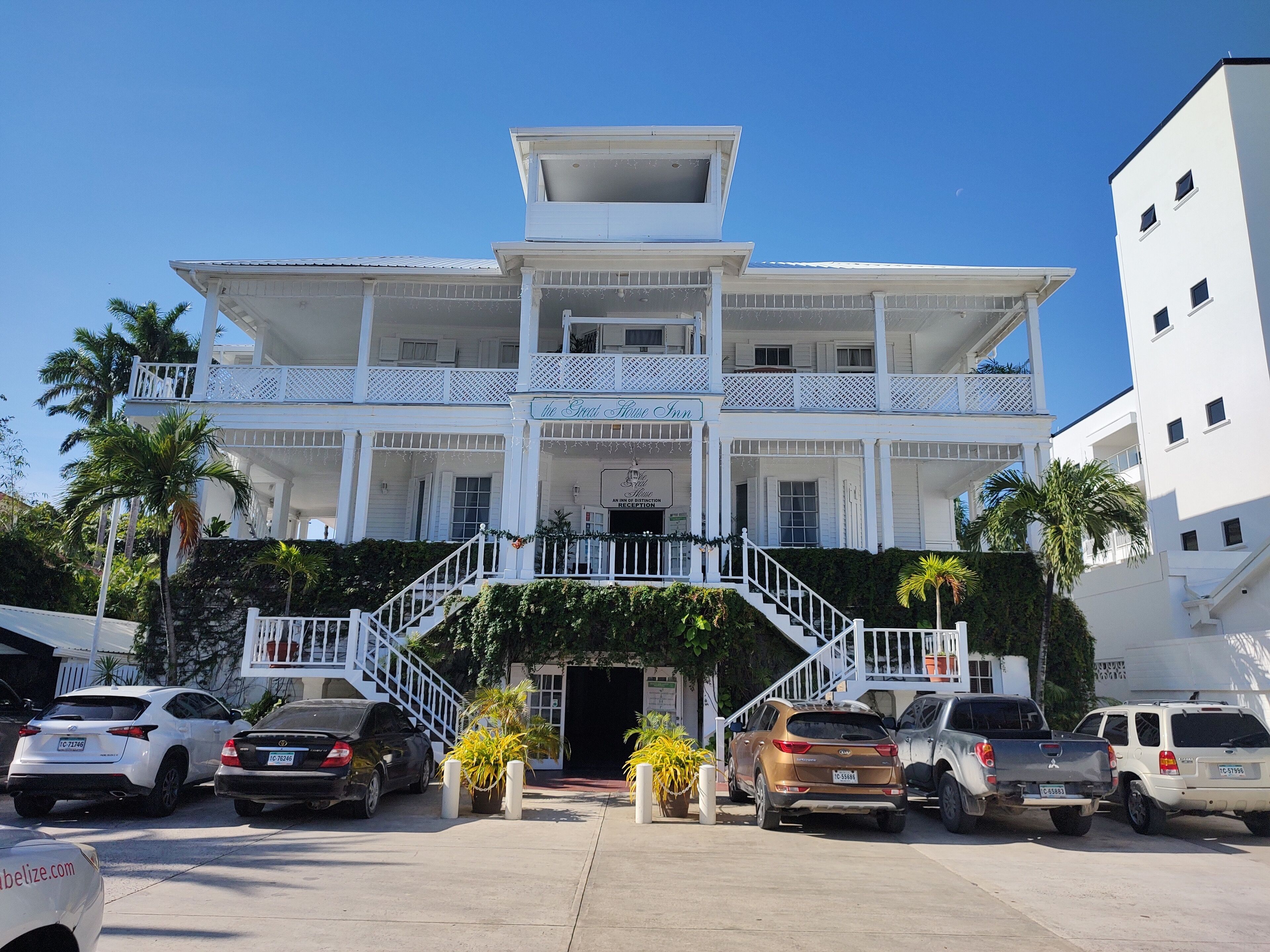 A multi-story hotel with a central staircase, balconies, and a sign reading "The Gratiest Inn."