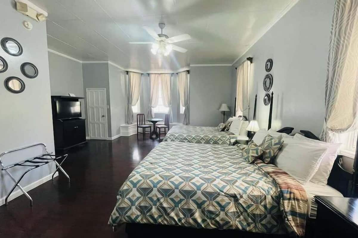 Chambre Deluxe, 2 grands lits | 1 chambre, literie hypoallergénique, couette en duvet d'oie