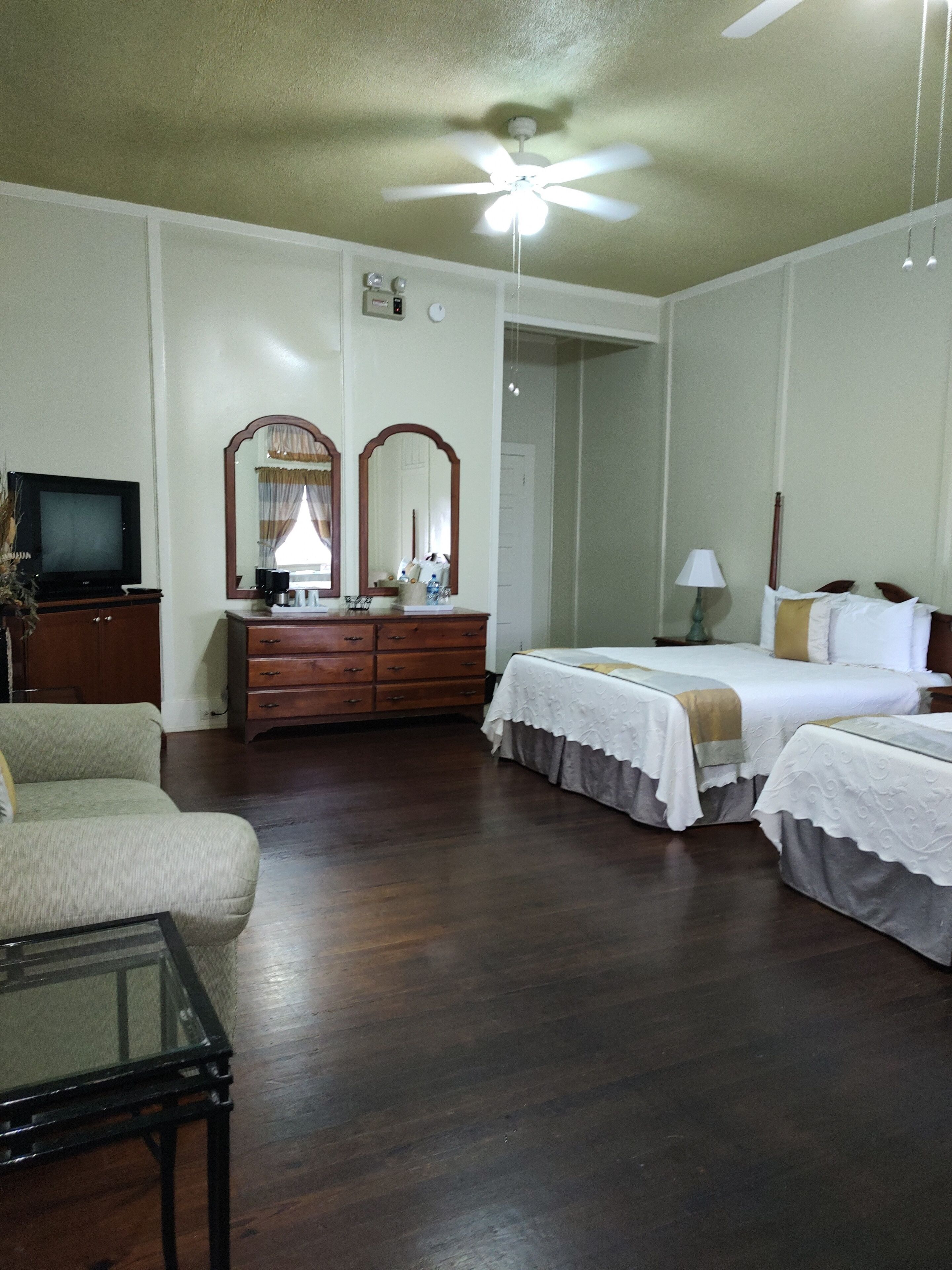 deluxe room, 2 queen beds, balcony, partial sea view | 1 bedroom, hypo-allergenic bedding, down duvets, in-room safe