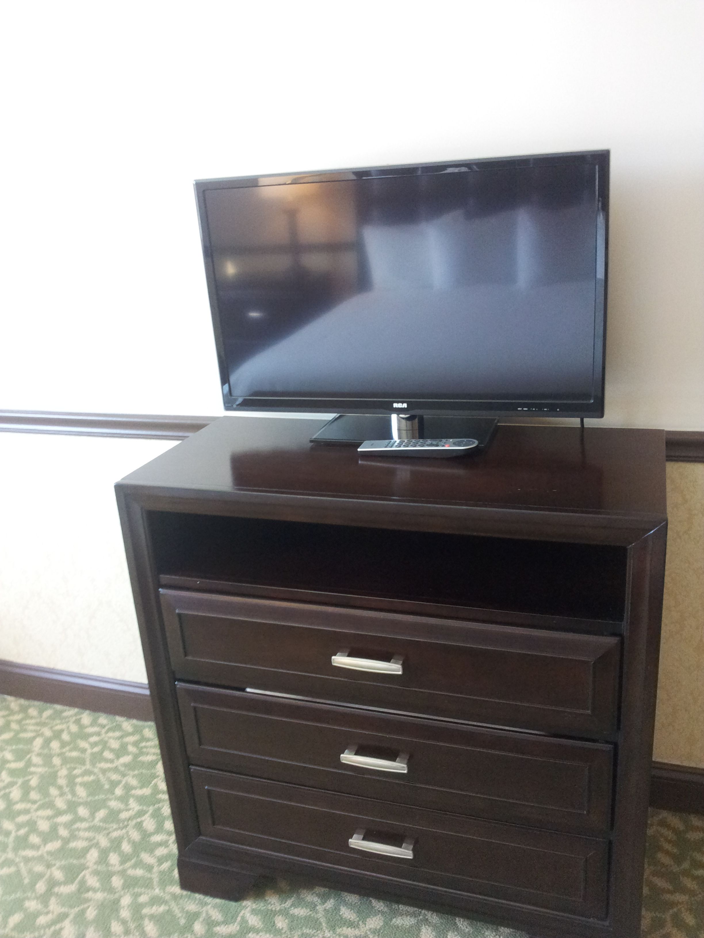 deluxe room, 1 king bed, non smoking, refrigerator & microwave | 1 bedroom, desk, iron/ironing board, free wifi