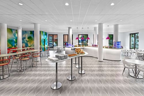 Buffet déjeuner servi tous les jours en supplément