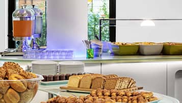 Tägliches Frühstücksbuffet gegen Gebühr