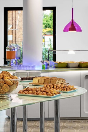 Tägliches Frühstücksbuffet gegen Gebühr