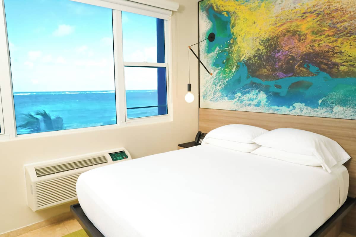 Tryst Ocean View Queen | 고급 침구, 필로우탑 침대, 암막 커튼, 무료 WiFi
