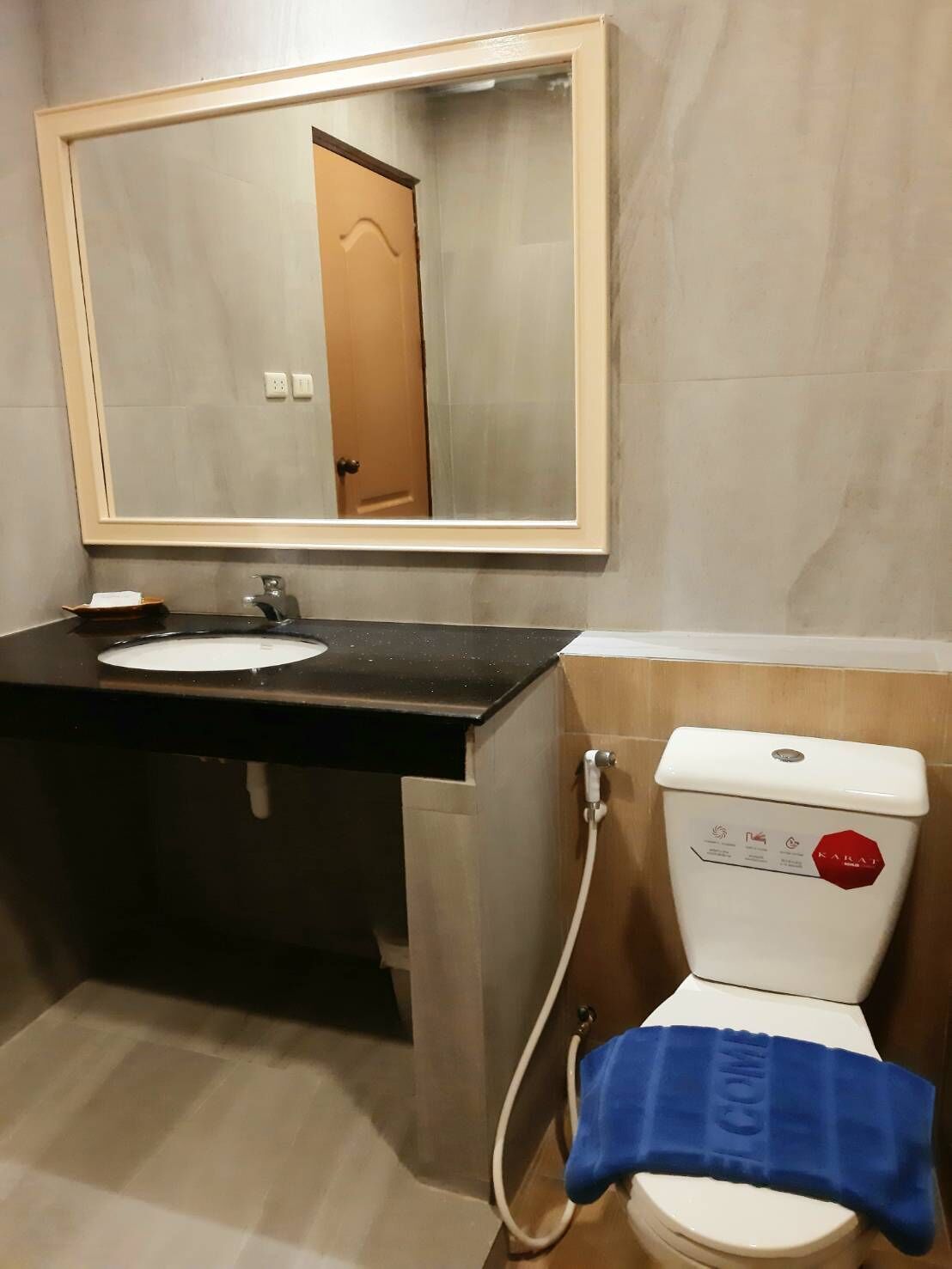 superior basic room | bathroom | free toiletries, hair dryer, towels