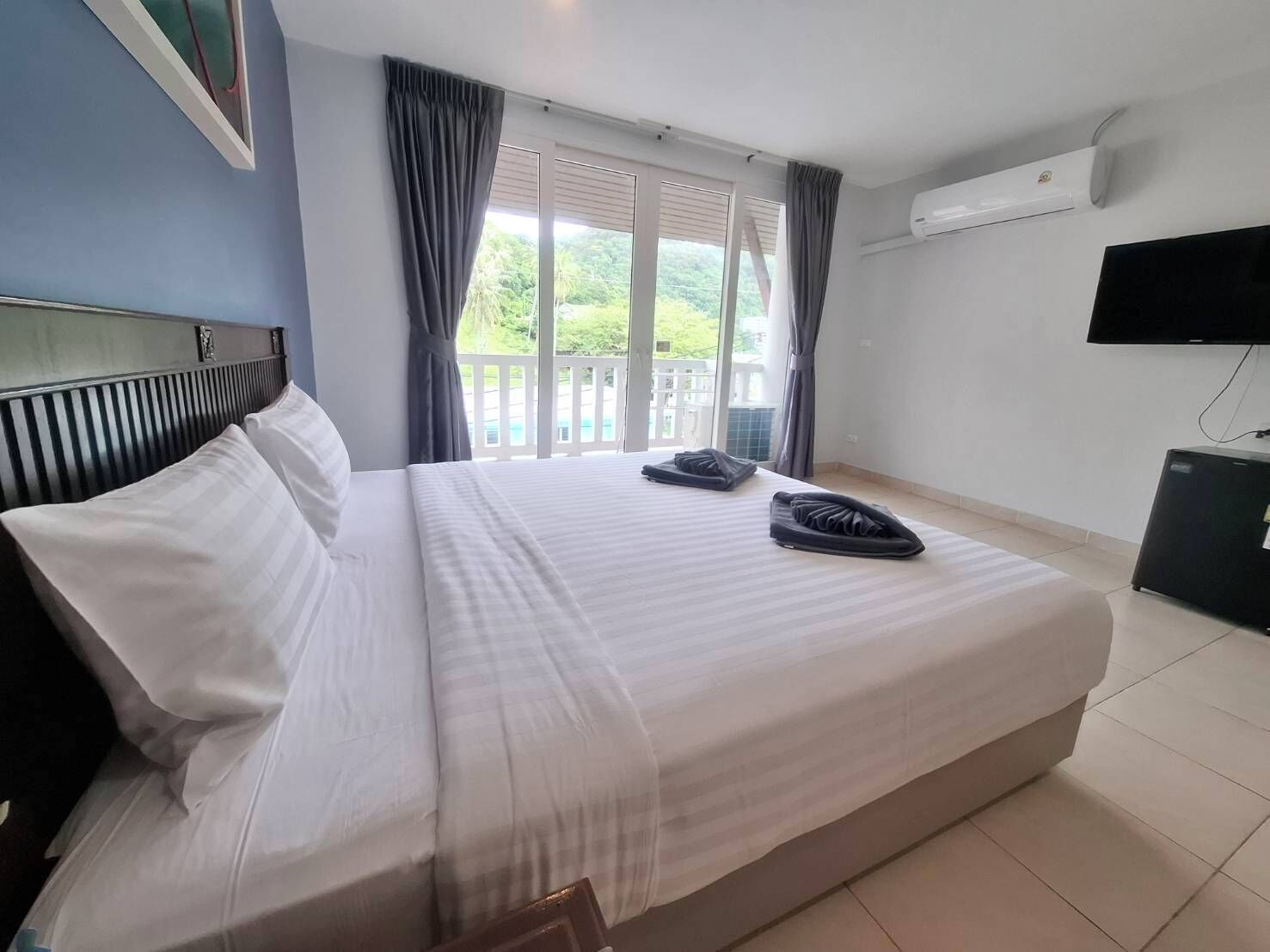 Photo - Karon Living Room   Sha Plus