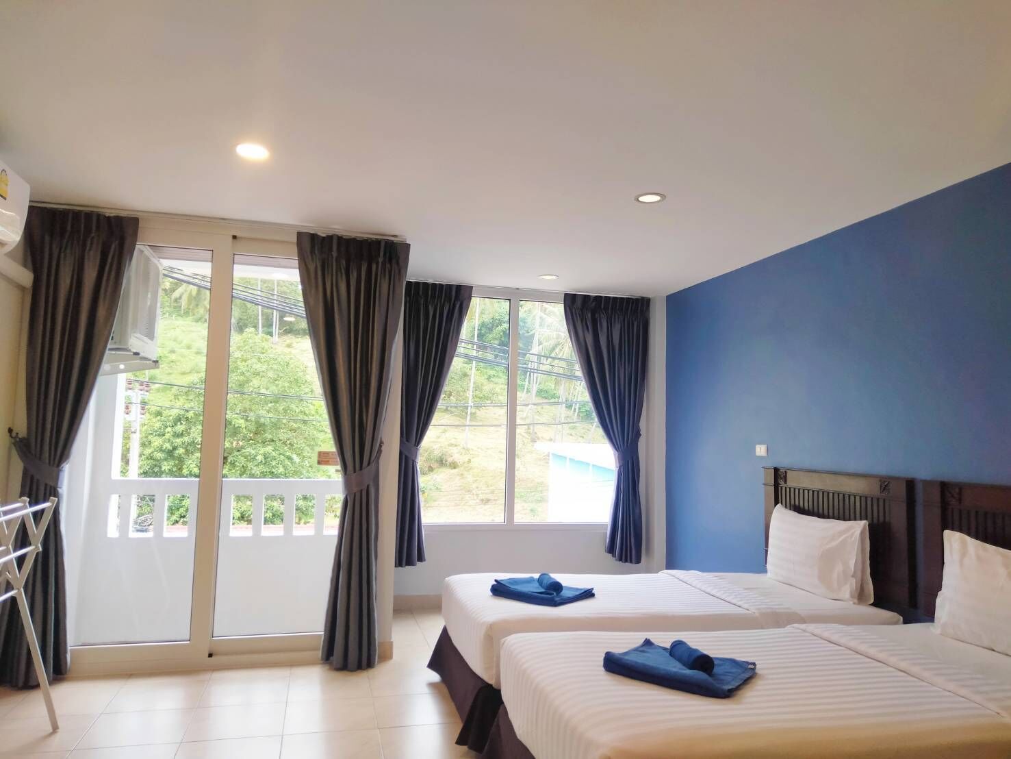 1 bedroom, in-room safe, desk, rollaway beds