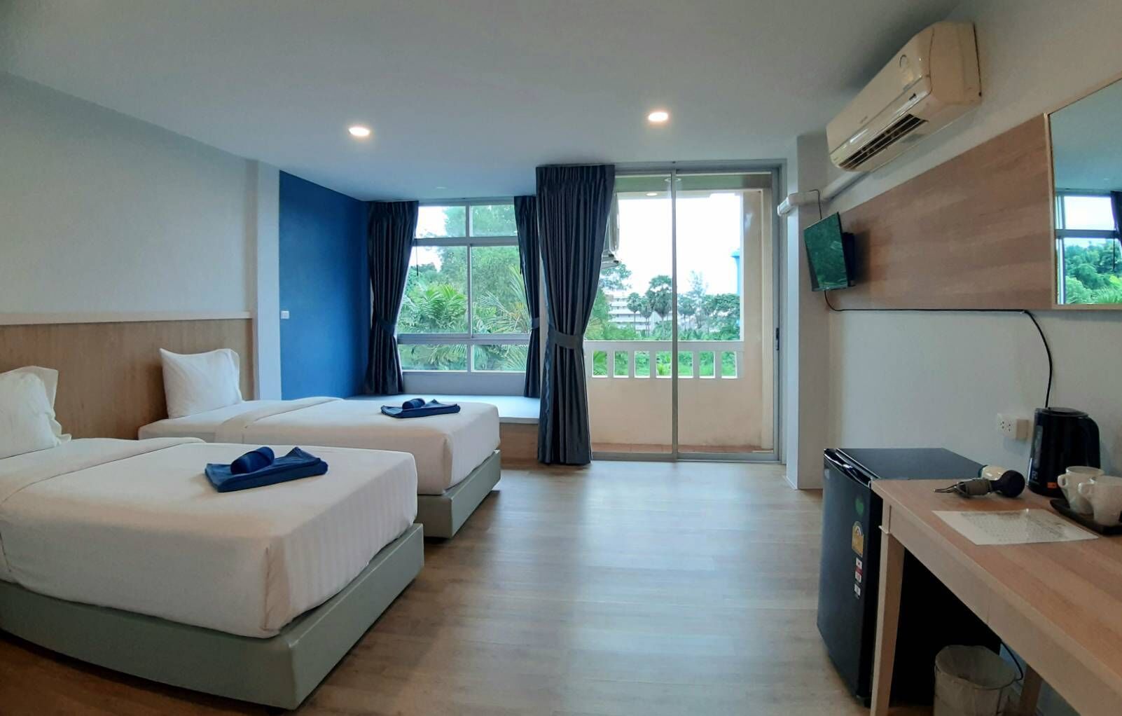 superior garden view room | 1 bedroom, in-room safe, desk, rollaway beds