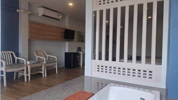 Family Room | In-room safe, desk, rollaway beds, free WiFi