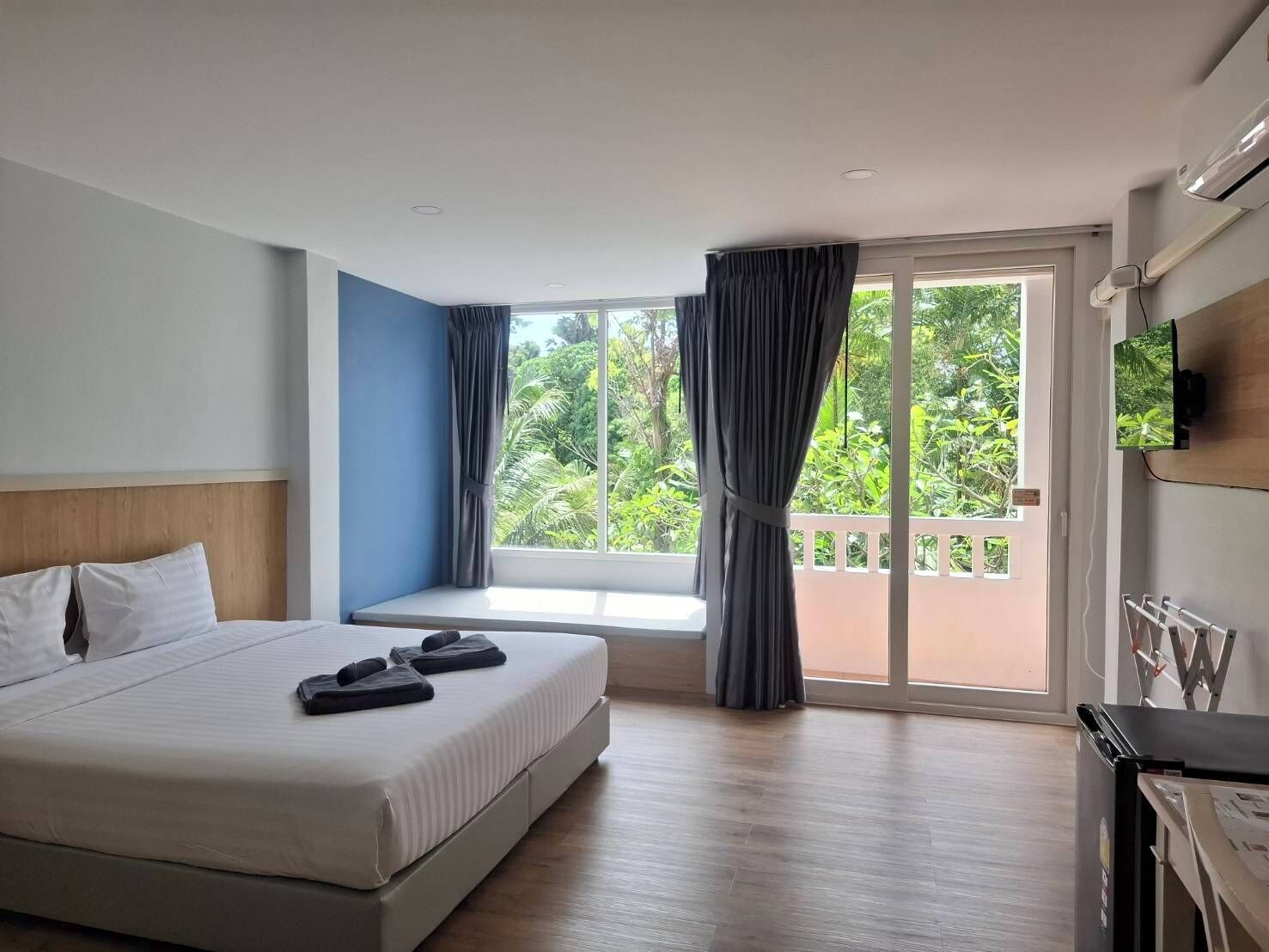 Photo - Karon Living Room   Sha Plus