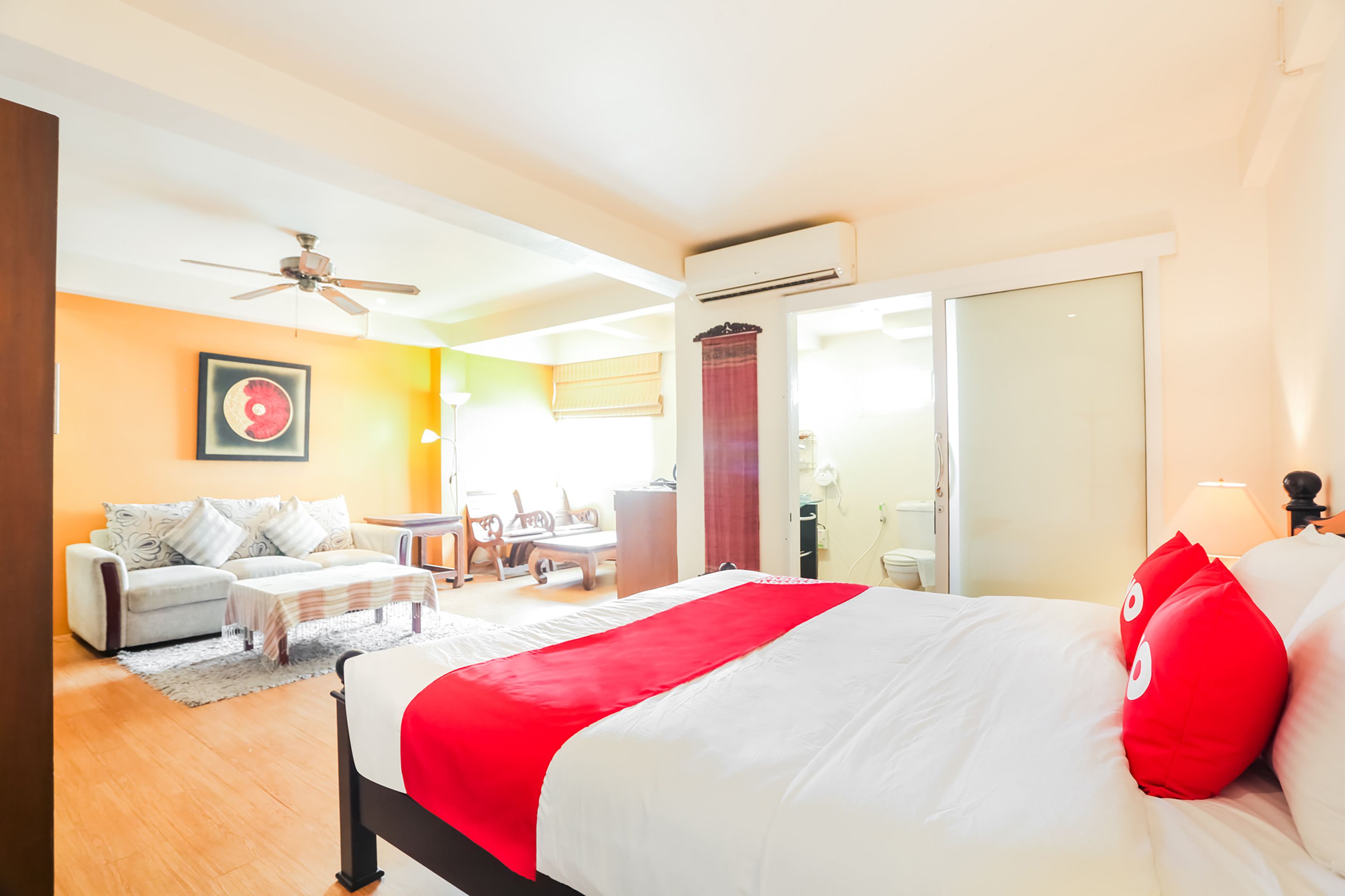 suite | minibar, in-room safe, desk, free wifi