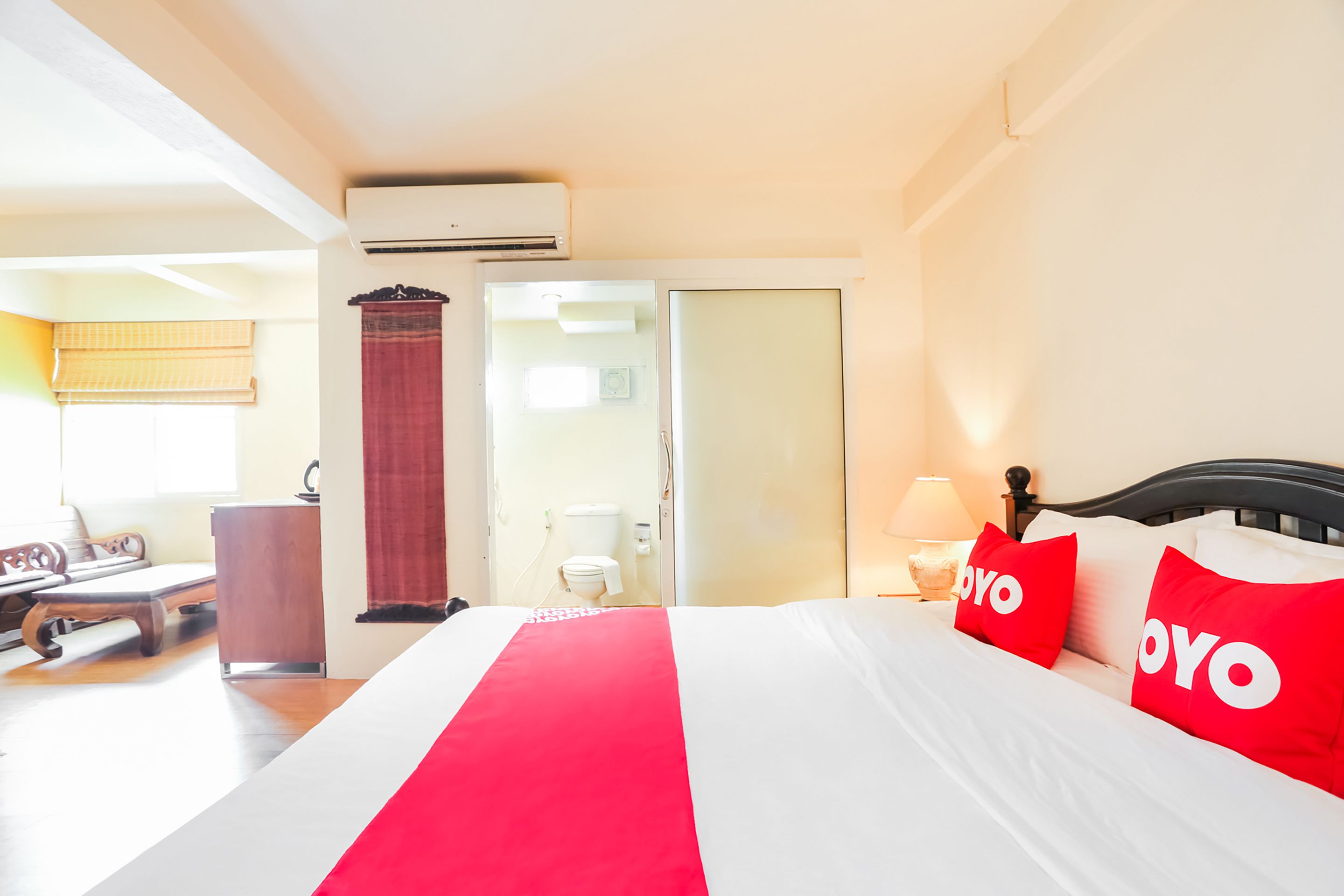 suite | minibar, in-room safe, desk, free wifi