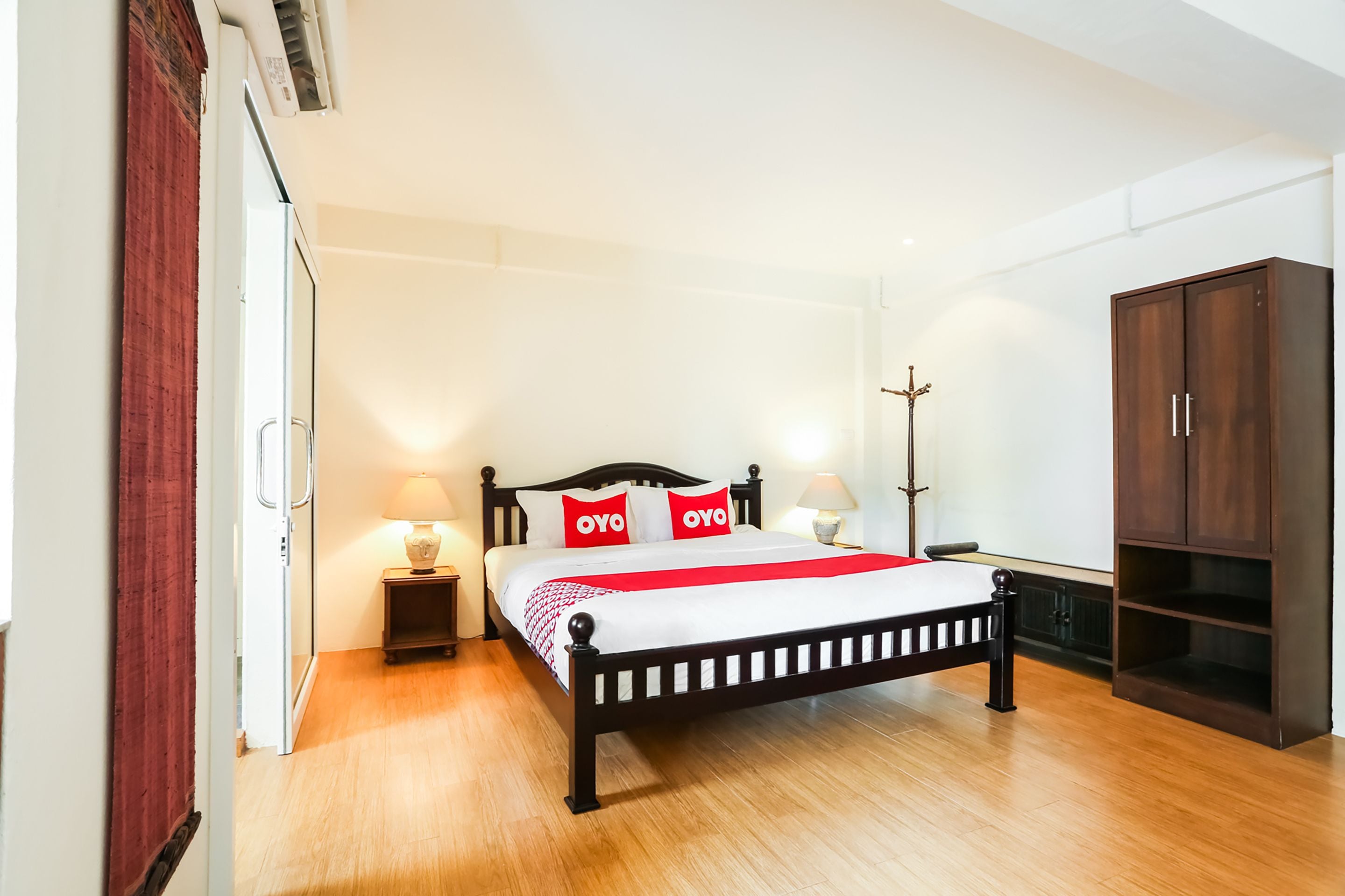 suite | minibar, in-room safe, desk, free wifi