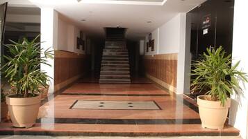 Pintu masuk hartanah