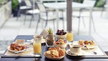 Desayuno con opciones de la cocina local diario (UYU 625 por persona)