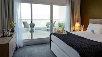 Hochwertige Bettwaren, Daunenbettdecken, Minibar, Zimmersafe