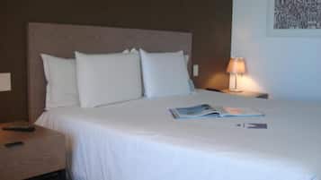 Standard Room, 1 Queen Bed | Premium bedding, down comforters, minibar, in-room safe