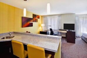Premium bedding, desk, iron/ironing board, free WiFi - Residence Inn by Marriott Chicago Wilmette/Skokie (Wilmette)