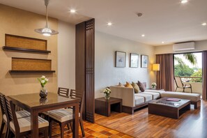 Family Deluxe | 迷你吧、客房内保险箱、办公桌、遮光窗帘