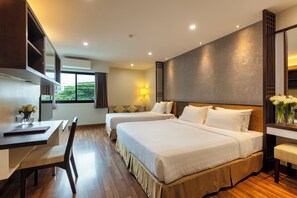 Family Deluxe | 迷你吧、客房内保险箱、办公桌、遮光窗帘