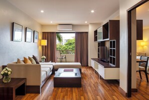 Family Deluxe | 迷你吧、客房内保险箱、办公桌、遮光窗帘