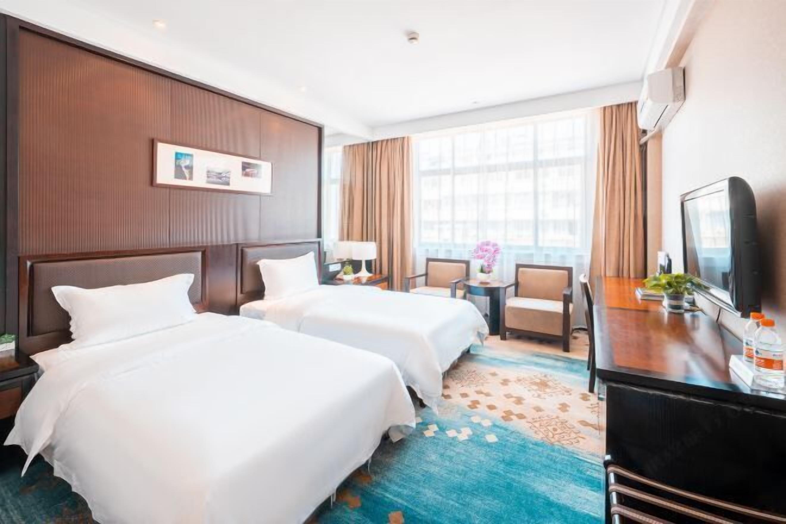 Minibar, két bảo mật tại phòng, bàn, giường gấp/giường phụ (phụ phí) 