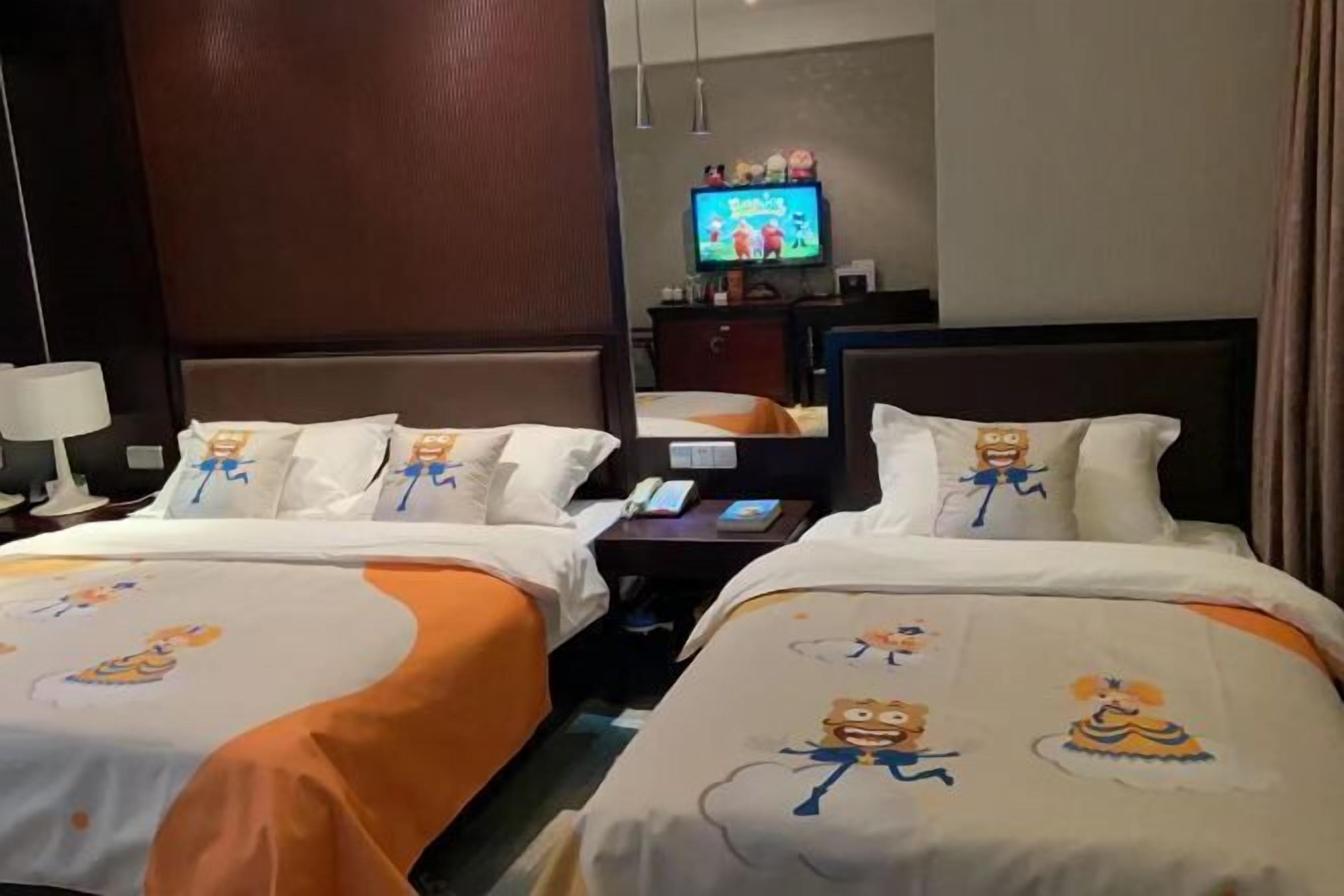 Minibar, safe på rommet, skrivebord og ekstrasenger (mot et tillegg)