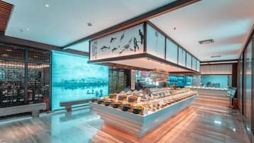 20 restaurants, breakfast, lunch, dinner served; Chinese cuisine