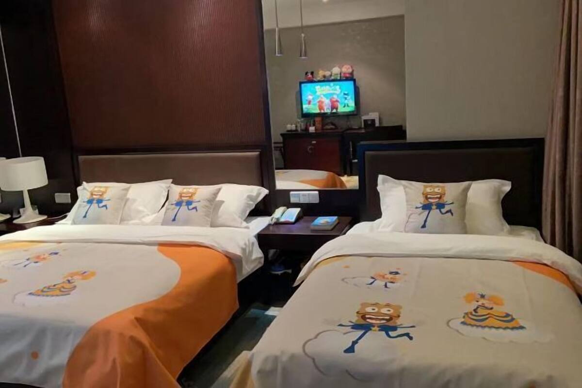 Minibar, coffres-forts dans les chambres, bureau