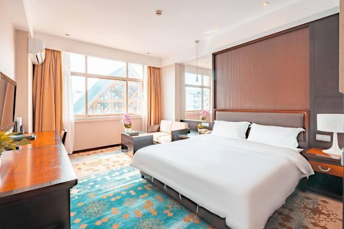 Minibar, in-room safe, desk, rollaway beds