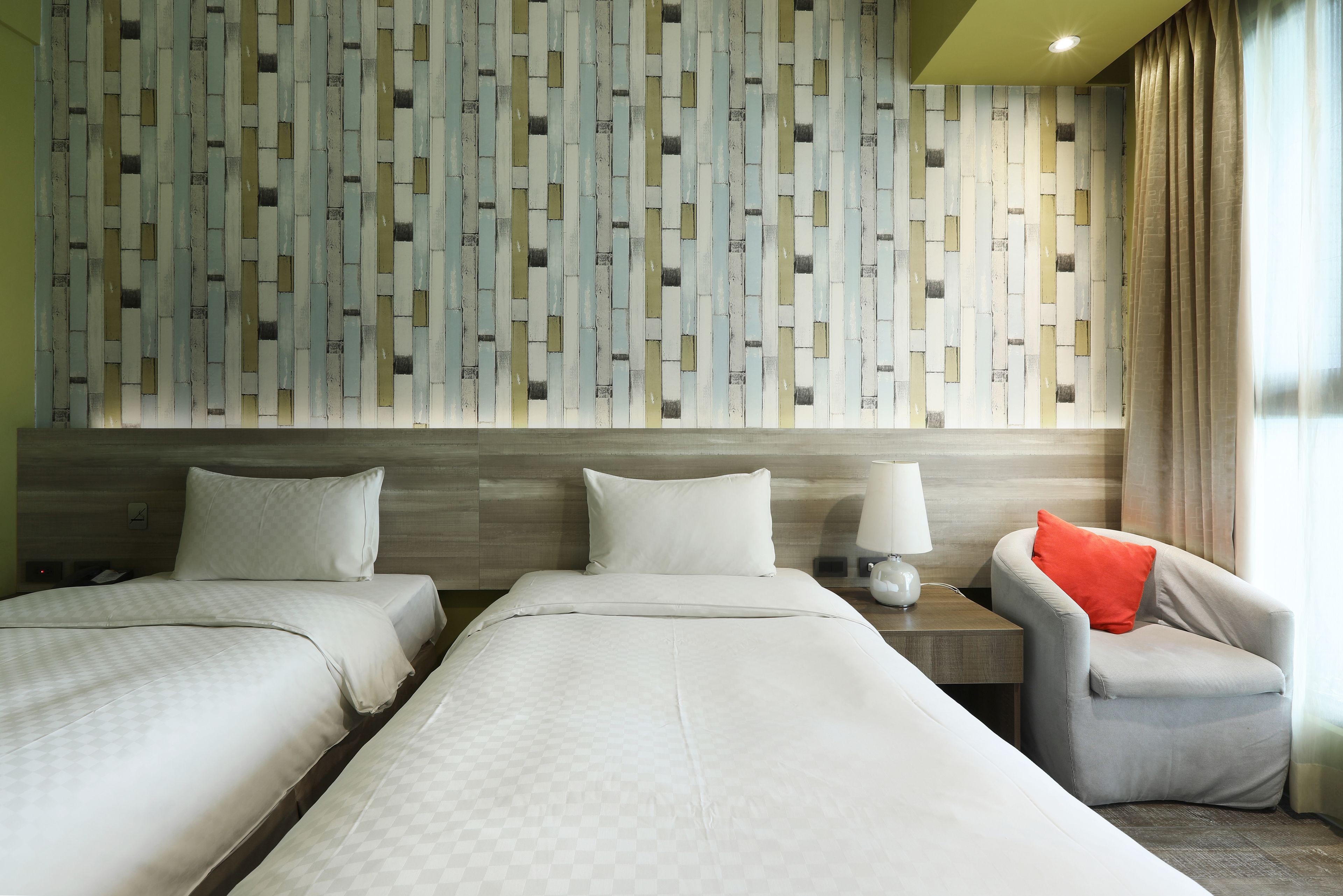 superior twin room | in-room safe, soundproofing, free wifi, bed sheets