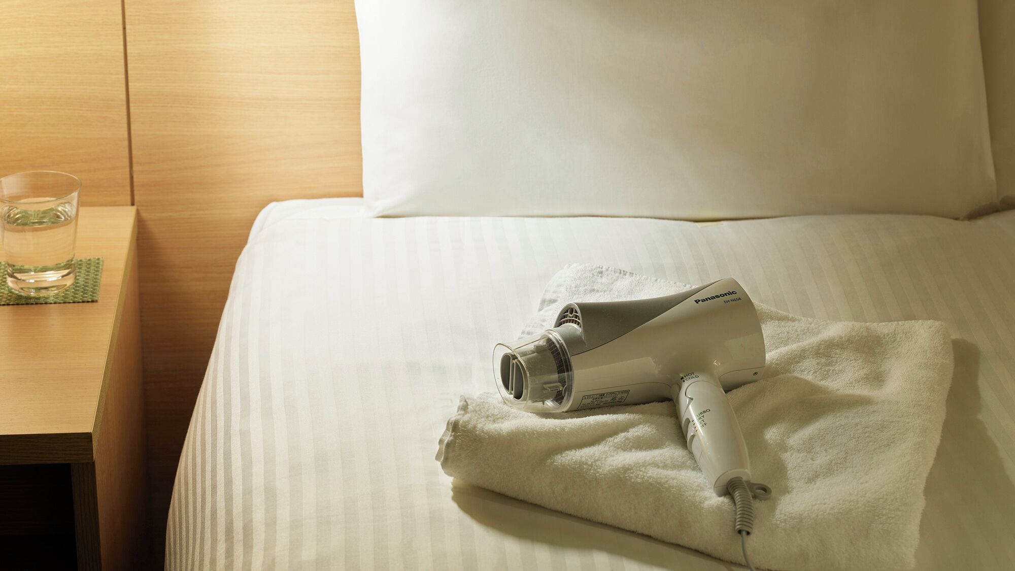 Blackout drapes, free WiFi, bed sheets